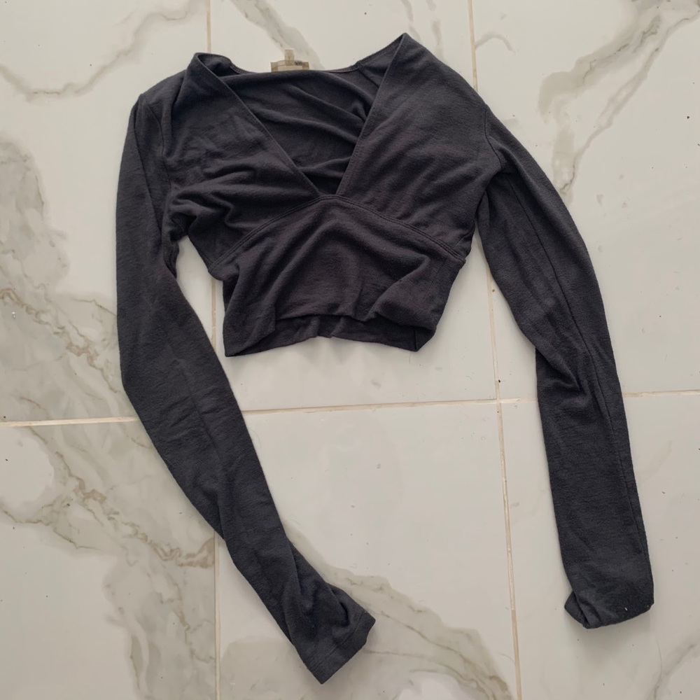V-neck long sleeve shirt